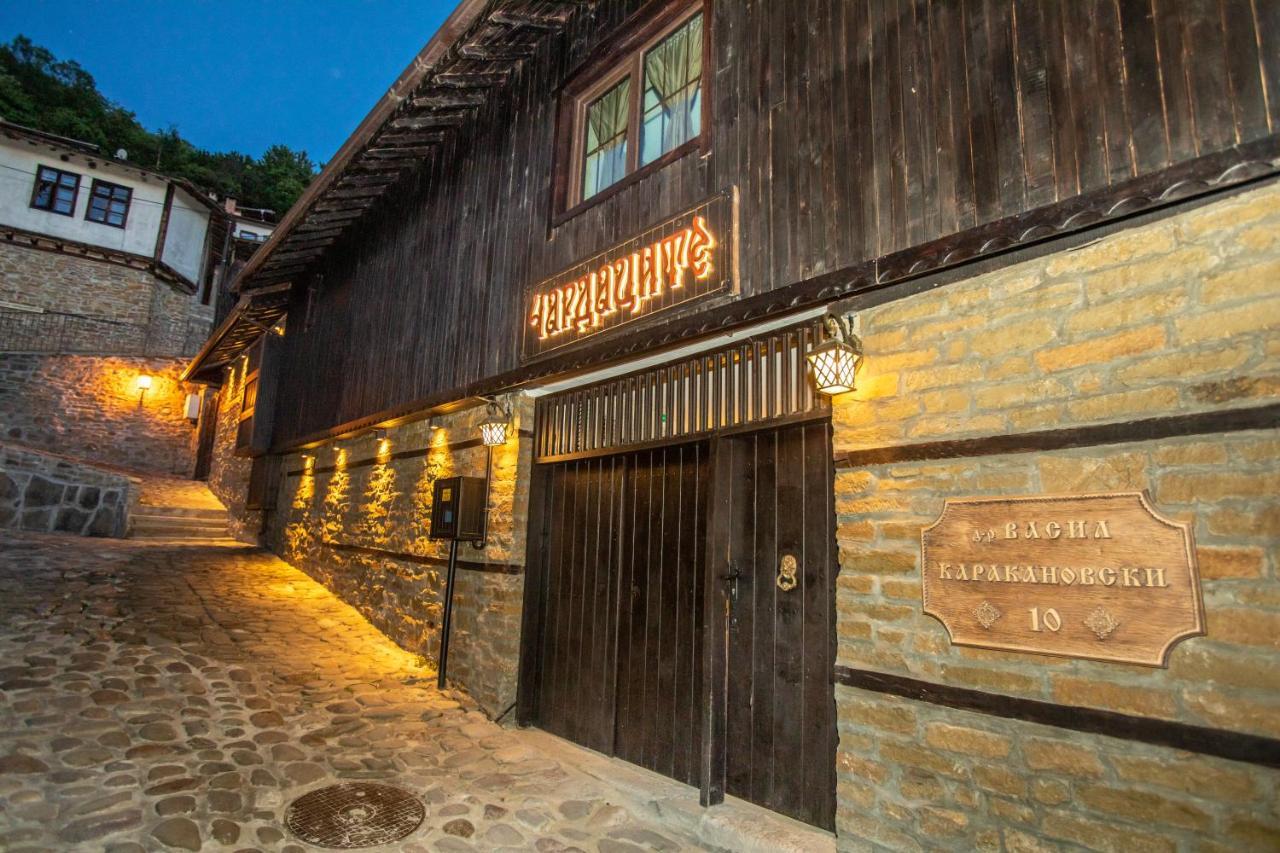 Семеен Хотел Чардаците Lovech Exterior foto