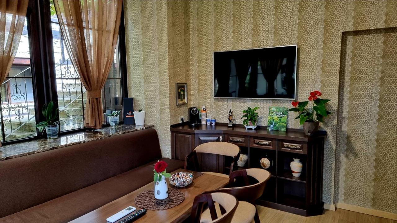 Семеен Хотел Чардаците Lovech Exterior foto